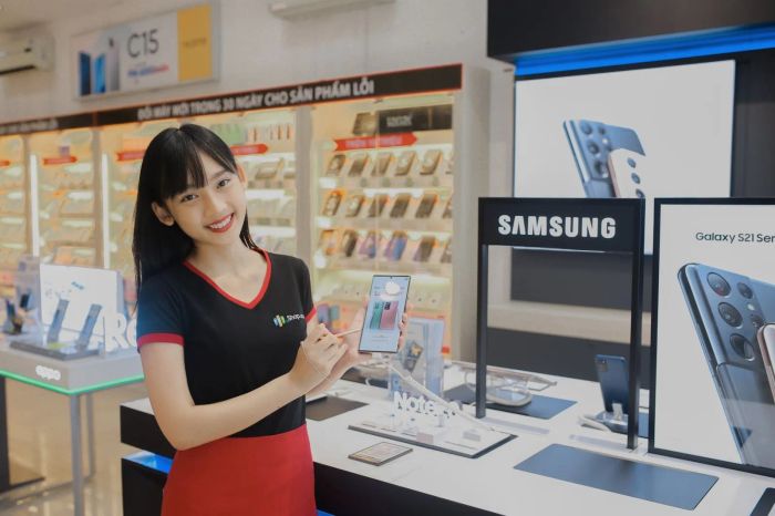 Hình ảnh showcase sản phẩm tại FPT Shop phiên bản 1