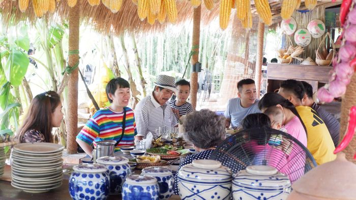 Ảnh 2 - Nha Trang Xưa: Các món ăn dân dã trình bày đậm chất quê