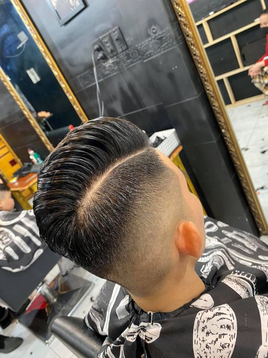 Hình ảnh không gian sang trọng tại HÙNG Barber