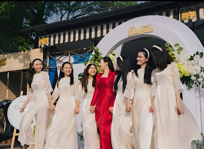 BST áo dài cưới thanh lịch tại Hạnh Phúc
