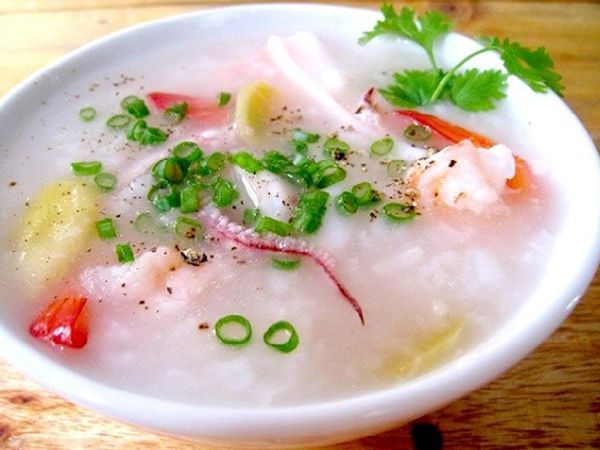 Hình ảnh minh họa số 2 về tô cháo mực hấp dẫn