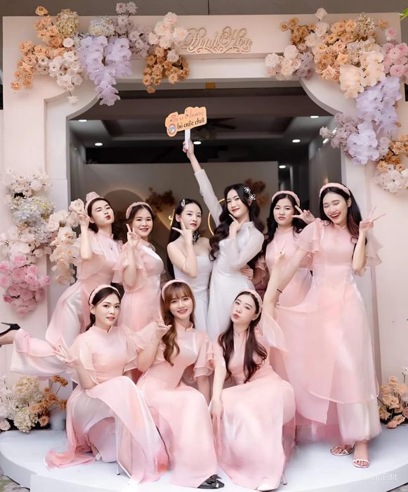Những thiết kế ấn tượng từ Áo Dài Cưới Hạnh Phúc