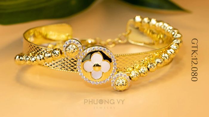 Không gian trưng bày sang trọng tại Tiệm Vàng Phương Vy