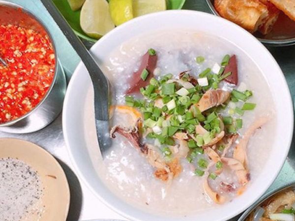 Hình ảnh tô cháo mực thơm ngon tại Cháo Mực Cô Thảo