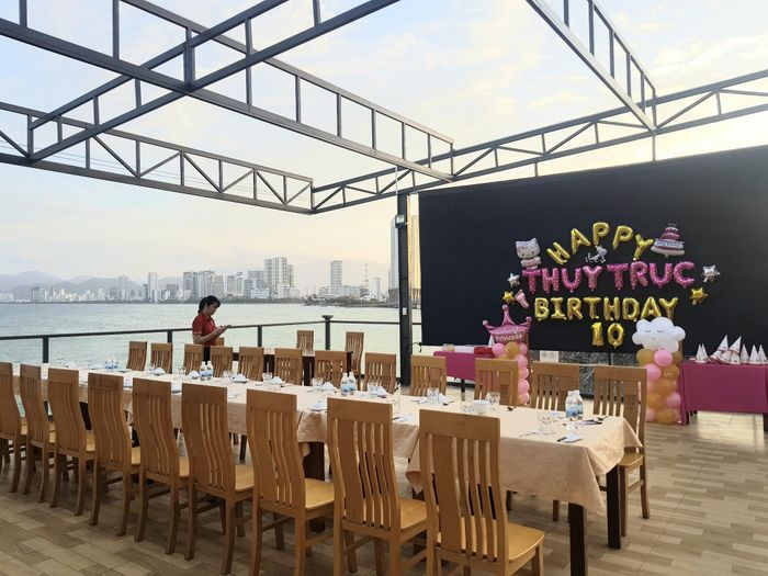 Không gian sang trọng với view biển tại Nhà Hàng Yến Sào