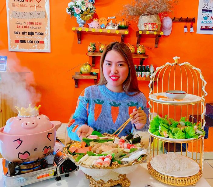 Bộ lẩu nướng hấp dẫn được trình bày tinh tế tại Mini Food