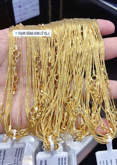 Không gian trưng bày trang sức tinh tế tại Kim Lý Jewelry