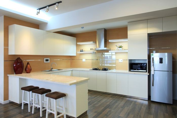 Hình ảnh minh họa: Không gian bếp rộng rãi với bàn ăn lớn