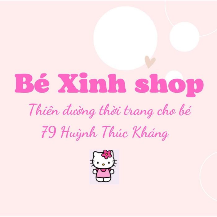Không gian trưng bày đầy màu sắc tại Bé Xinh Shop