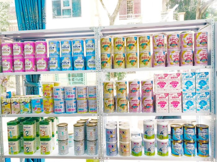 Khu vực trưng bày sản phẩm mẹ và bé tại TutiCare