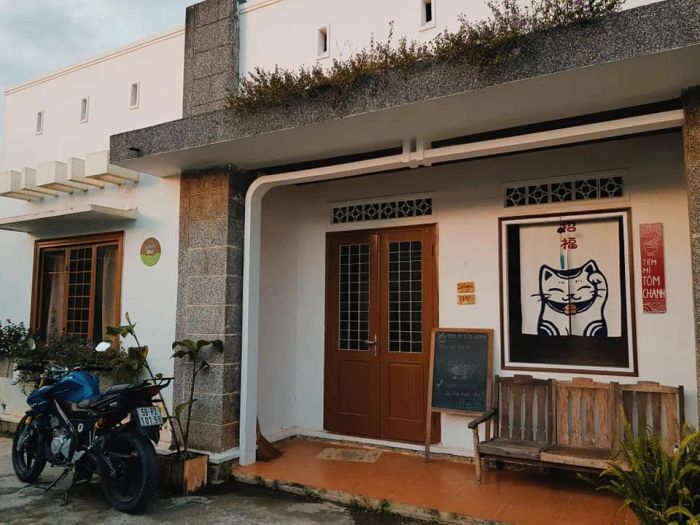 The May - Stay & More ảnh 2 - Khám phá vẻ đẹp tinh tế qua từng góc ảnh, nơi sự tinh tế và phong cách hòa quyện tạo nên trải nghiệm độc đáo.