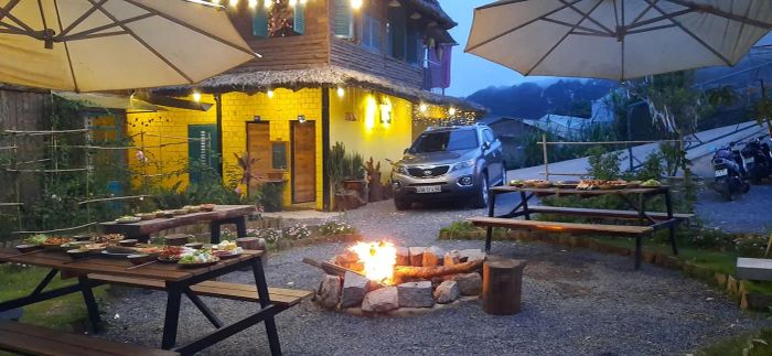 Mái Lá Home & Cafe - Góc bình yên với kiến trúc gỗ thông ấm áp