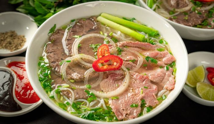 Bức ảnh minh họa tuyệt đẹp về quầy phở truyền thống Việt Nam (Nguồn: Internet)