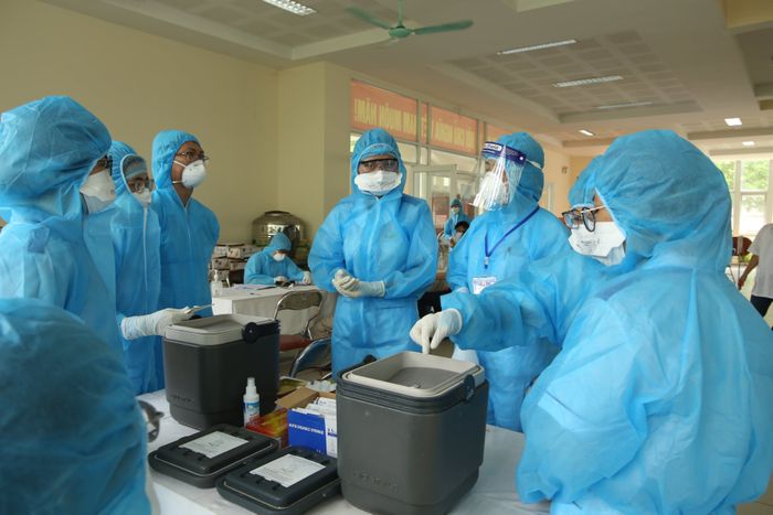 Hình ảnh minh họa: Nữ điều dưỡng nơi tuyến đầu chống dịch