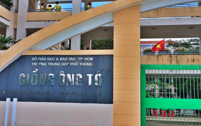 Ảnh 1 - Trường THPT Giồng Ông Tố: Khuôn viên trường rộng rãi với kiến trúc hiện đại, không gian xanh mát tạo môi trường học tập lý tưởng