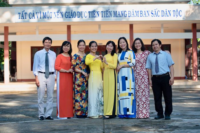 Ảnh 2 - Trường THPT Tam Phú: Khu phòng học hiện đại với đầy đủ trang thiết bị dạy và học tiên tiến