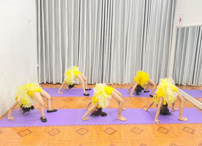 Các học viên nhí trong giờ học tại Fly Dance