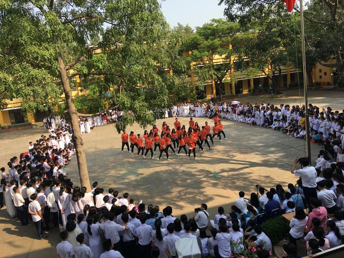 Ảnh 1 - Trường THPT Nguyễn Huệ: Kiến trúc trường học hiện đại với khuôn viên xanh mát, tạo không gian học tập lý tưởng