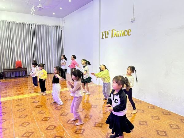 Không gian đào tạo chuyên nghiệp tại Fly Dance Center