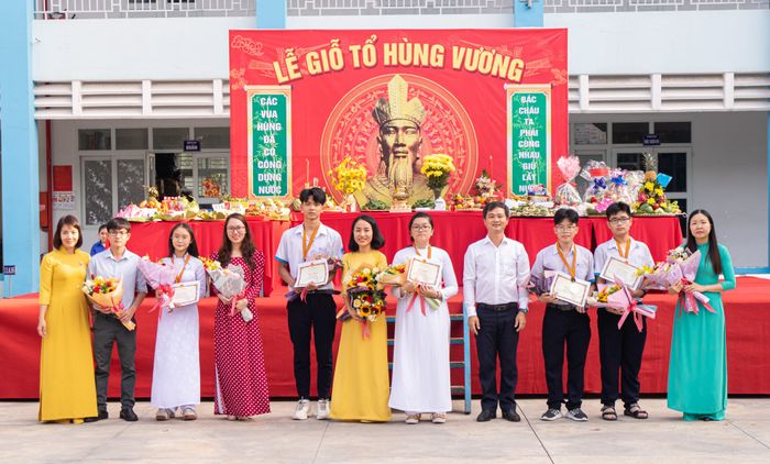 Ảnh 2 - Trường THPT Linh Trung: Khu thể thao đa năng hiện đại với sân bóng rổ, bóng chuyền và nhà thi đấu trong nhà đạt chuẩn
