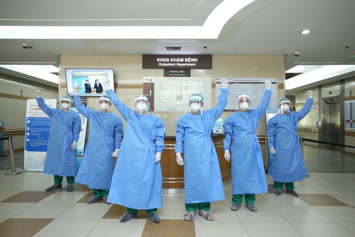 Hình ảnh minh họa: Đội ngũ y tế và tình nguyện viên chống dịch
