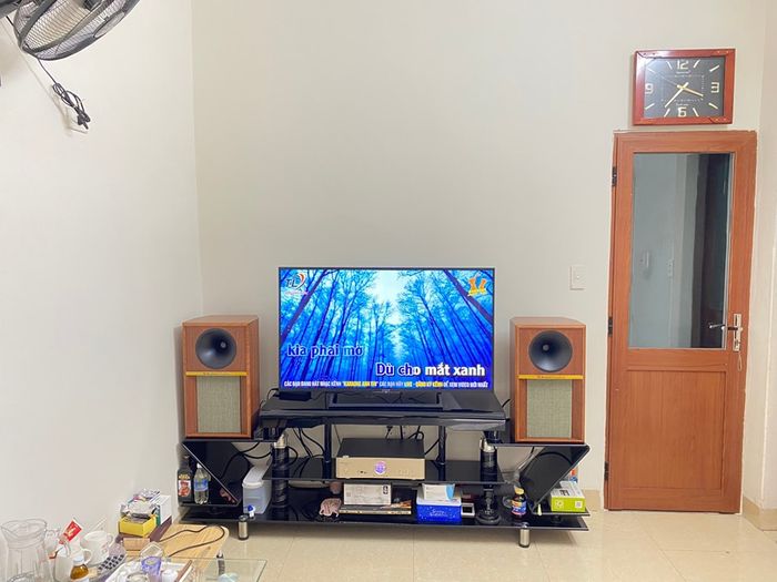 Hệ thống âm thanh chuyên nghiệp tại showroom