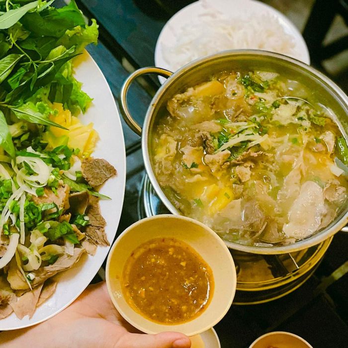 Nồi lẩu bò hấp dẫn tại Lẩu Bò Giáo Sĩ Tam Kỳ