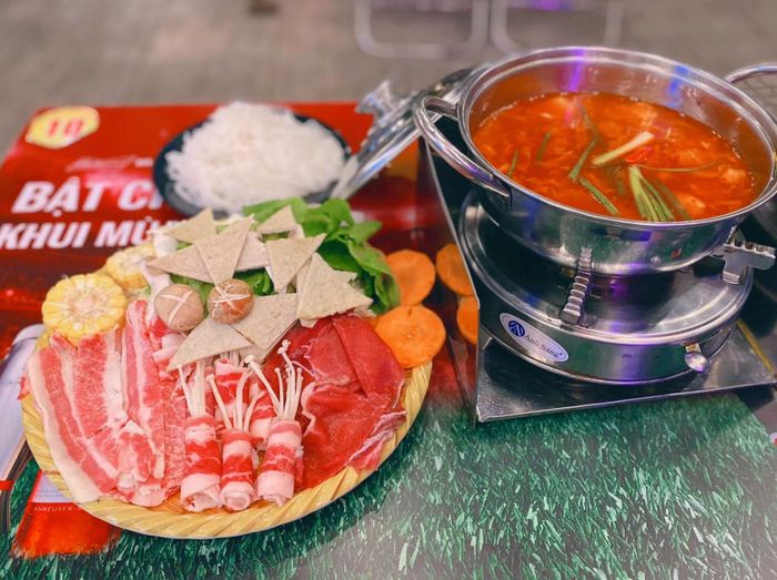 Bữa tiệc lẩu hấp dẫn tại TAKY Lẩu Nướng
