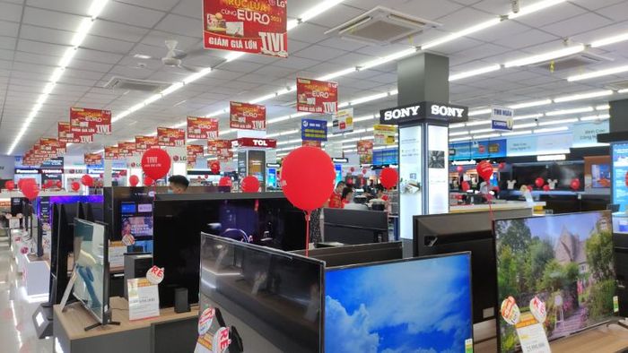Góc trưng bày nội thất cao cấp tại Điện Máy Chợ Lớn