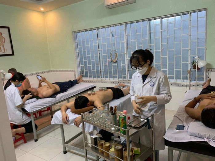 Bộ ảnh độc quyền về quy trình trị liệu chuẩn mực tại Dịch Vụ Trị Liệu Y Học Cổ Truyền CHÍNH LÊ