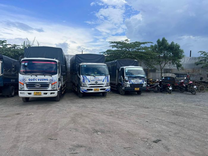 Hình ảnh đội xe vận tải hiện đại của Quốc Vương