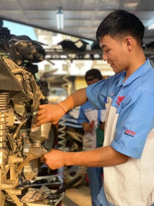 Hình ảnh thực tế đội cứu hộ xe máy hoạt động suốt 24/7