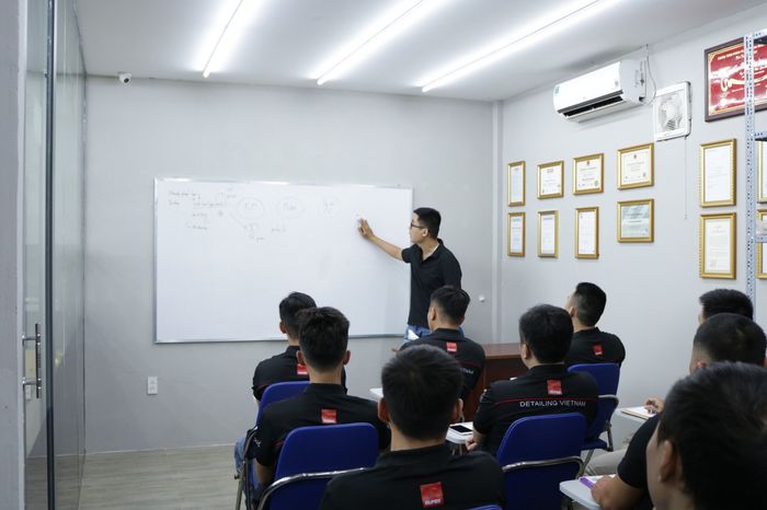 Hình ảnh thực tế lớp học tại Detailing Vietnam