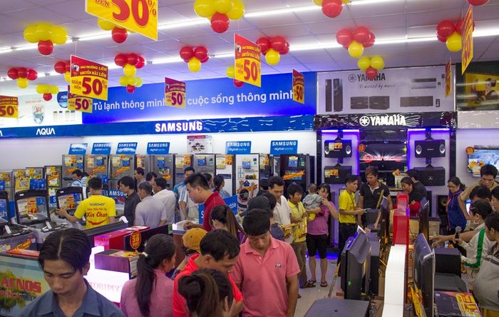 Không gian trưng bày đa dạng tại Điện Máy Chợ Lớn