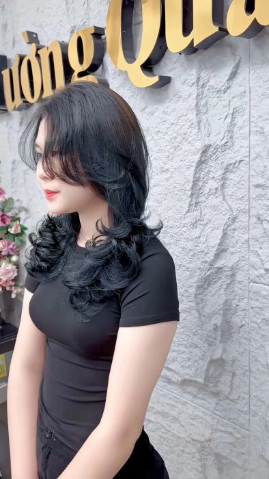 Học viên thực hành kỹ thuật cắt tóc dưới sự hướng dẫn tận tình của giảng viên