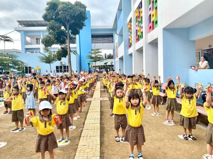 Giờ học ngoại khóa đầy hứng khởi tại Trường Mầm non Hoa Việt Nguyên