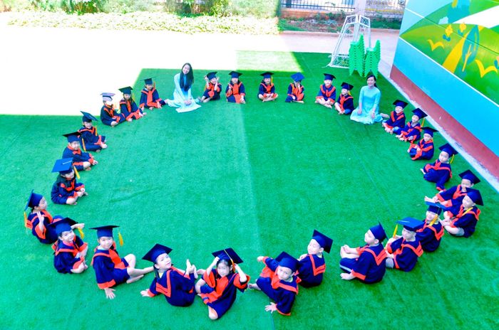 Khuôn viên rộng rãi tại Trường Mầm non Hoa Việt Nguyên