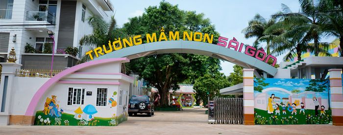 Khuôn viên xanh mát tại Mầm Non Sài Gòn