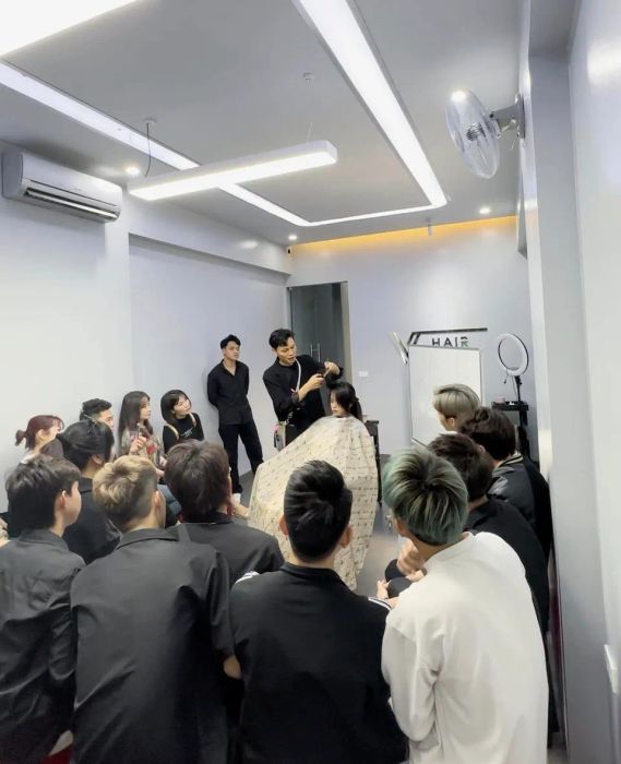 Không gian đào tạo chuyên nghiệp tại V.Hair Studio