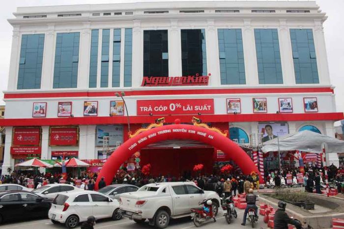 Khu trưng bày sản phẩm đa dạng tại Nguyễn Kim