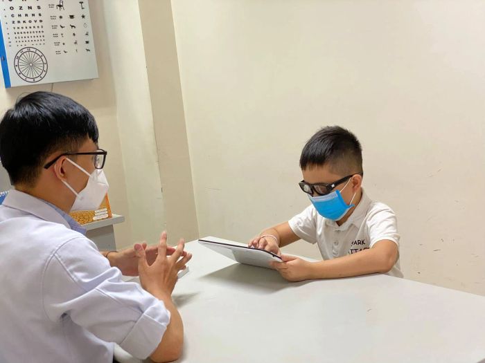 Hình ảnh phòng khám hiện đại tại Khoa Mắt - Bệnh viện Trung ương Huế