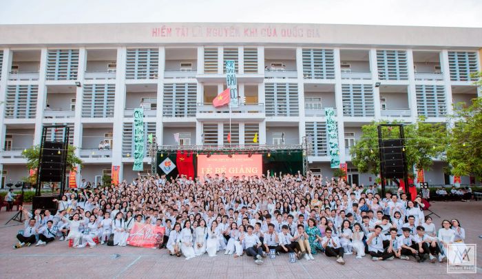 Hình ảnh đặc trưng về Trường THPT Huỳnh Thúc Kháng