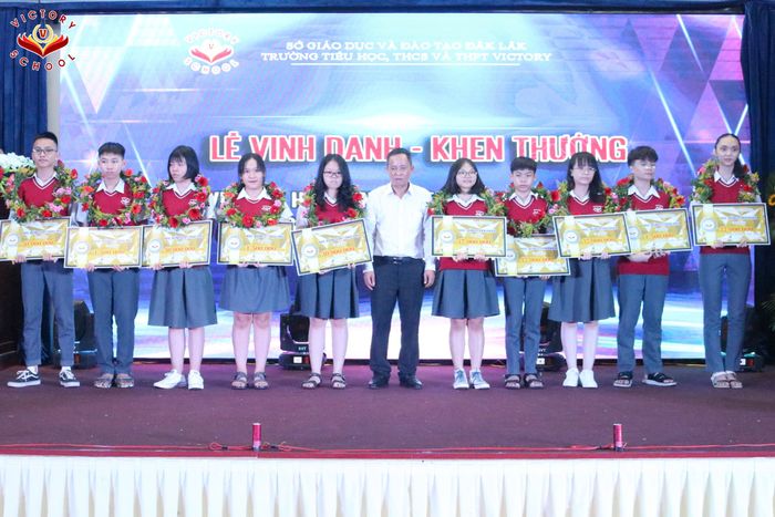 Hình ảnh ấn tượng về Trường Liên cấp Victory