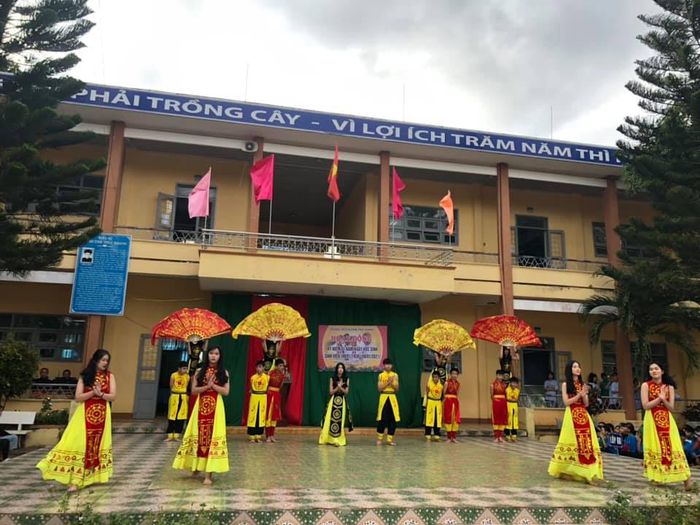 Những thành tích nổi bật của Trường THCS Huỳnh Thúc Kháng