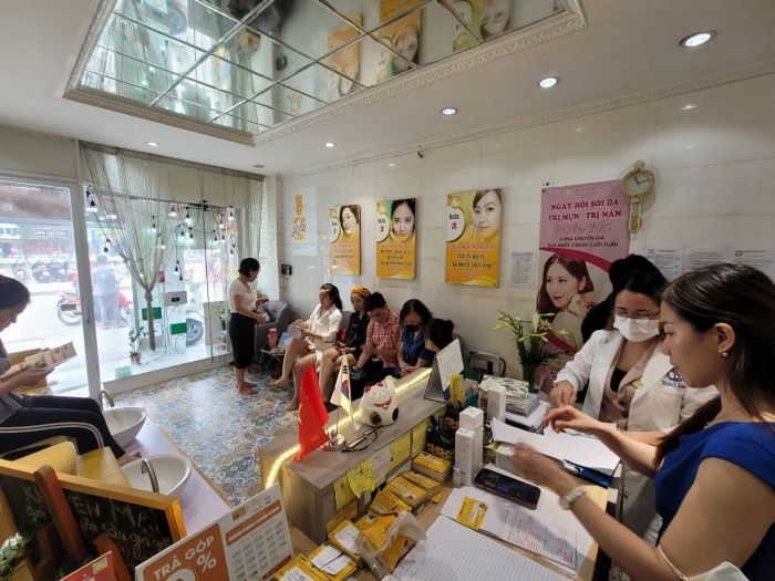 Hình ảnh quy trình trị mụn chuyên nghiệp