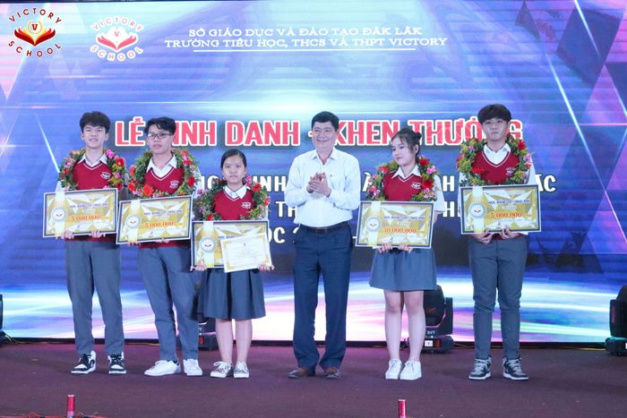 Thư viện hình ảnh đẹp về Trường Liên cấp Victory