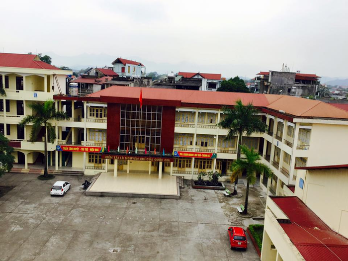 Khuôn viên hiện đại của THPT Chuyên Thái Nguyên