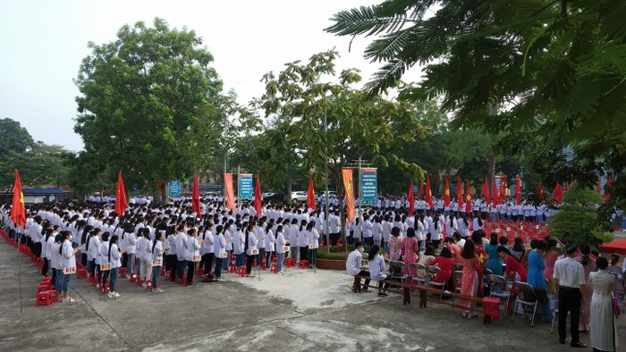 Khuôn viên xanh mát của THPT Lê Hồng Phong Thái Nguyên