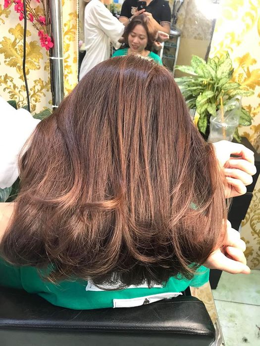 Không gian ấm cúng tại Salon Tony Phạm