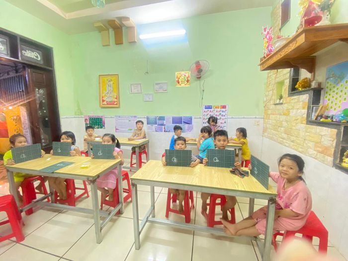 Luyện chữ đẹp Phương Dung – Hình ảnh lớp học 2